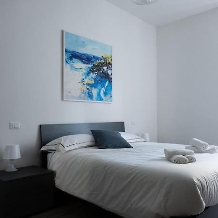 Private Room: The Port Apartment Scirocco ลีวอร์โน ภายนอก รูปภาพ