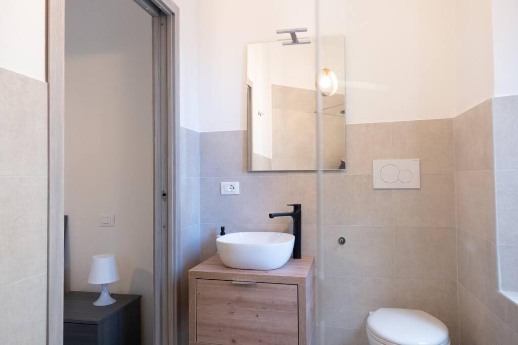 Private Room: The Port Apartment Scirocco ลีวอร์โน ภายนอก รูปภาพ
